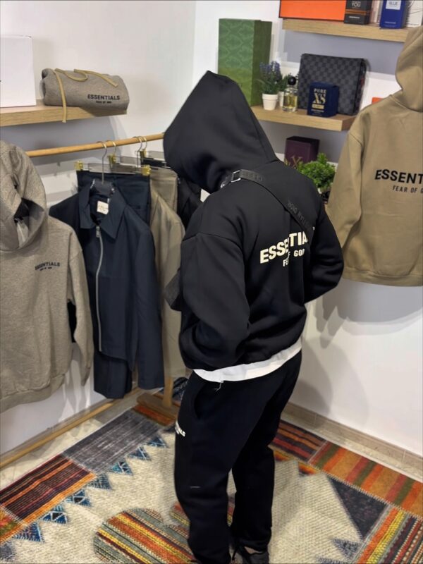 587043789_17852445735585843_6483990678303276729_n Survêtement